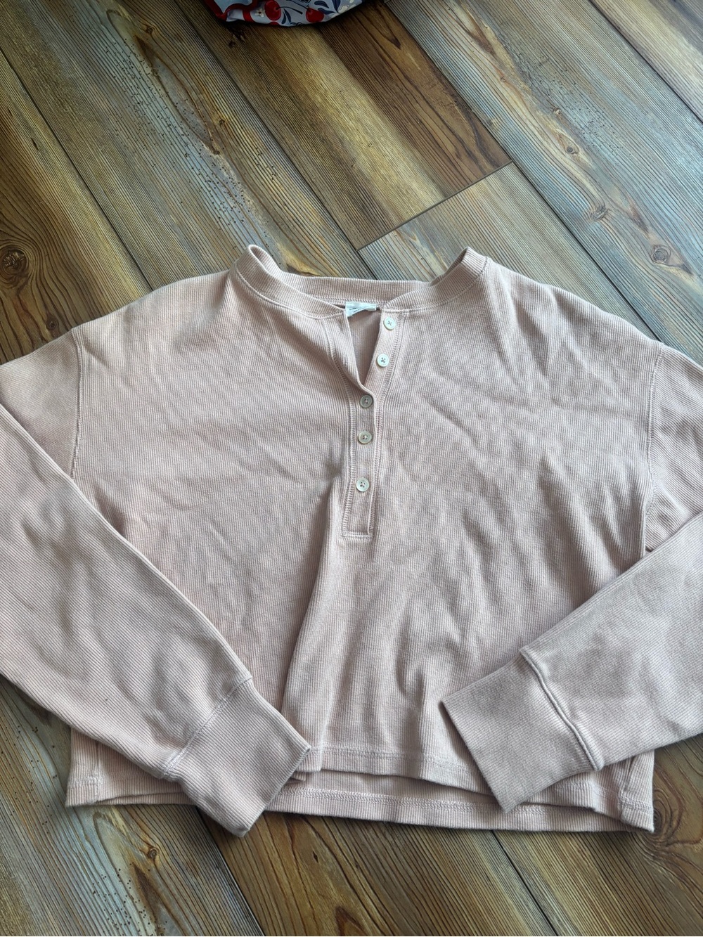 Wilfred Blush Cropped Henley Sweatshirt